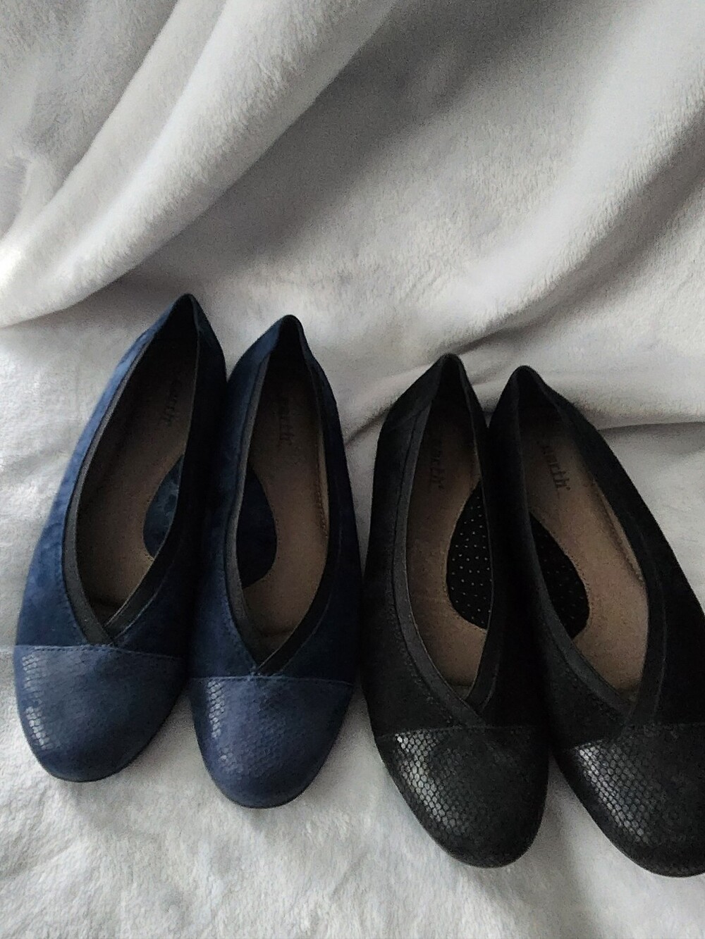 Earth Classic Women's Ballet Flats - Navy and Black